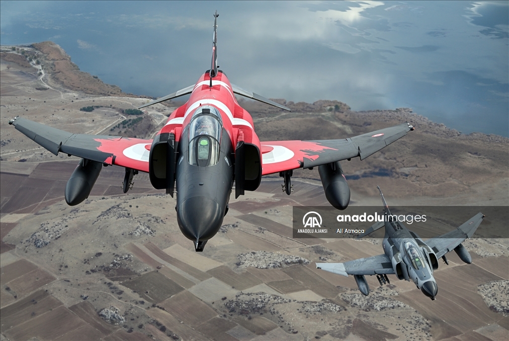 Eskişehir'de F-4E uçaklarından "yer hedeflerine taarruz eğitimi" uçuşu