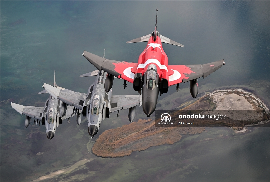 Eskişehir'de F-4E uçaklarından "yer hedeflerine taarruz eğitimi" uçuşu