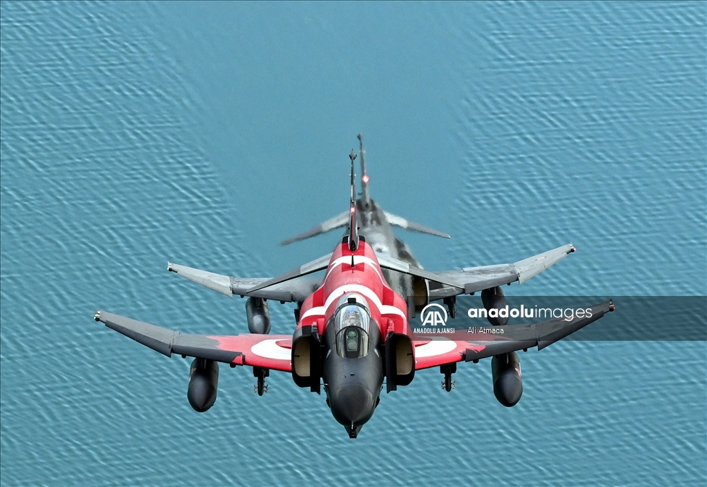 Eskişehir'de F-4E uçaklarından "yer hedeflerine taarruz eğitimi" uçuşu