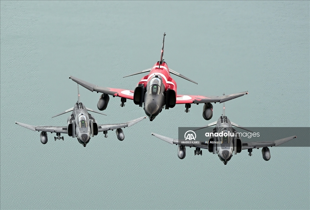 Eskişehir'de F-4E uçaklarından "yer hedeflerine taarruz eğitimi" uçuşu