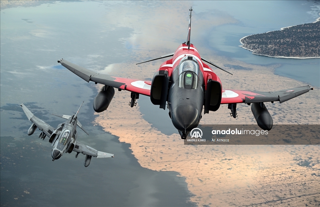 Eskişehir'de F-4E uçaklarından "yer hedeflerine taarruz eğitimi" uçuşu