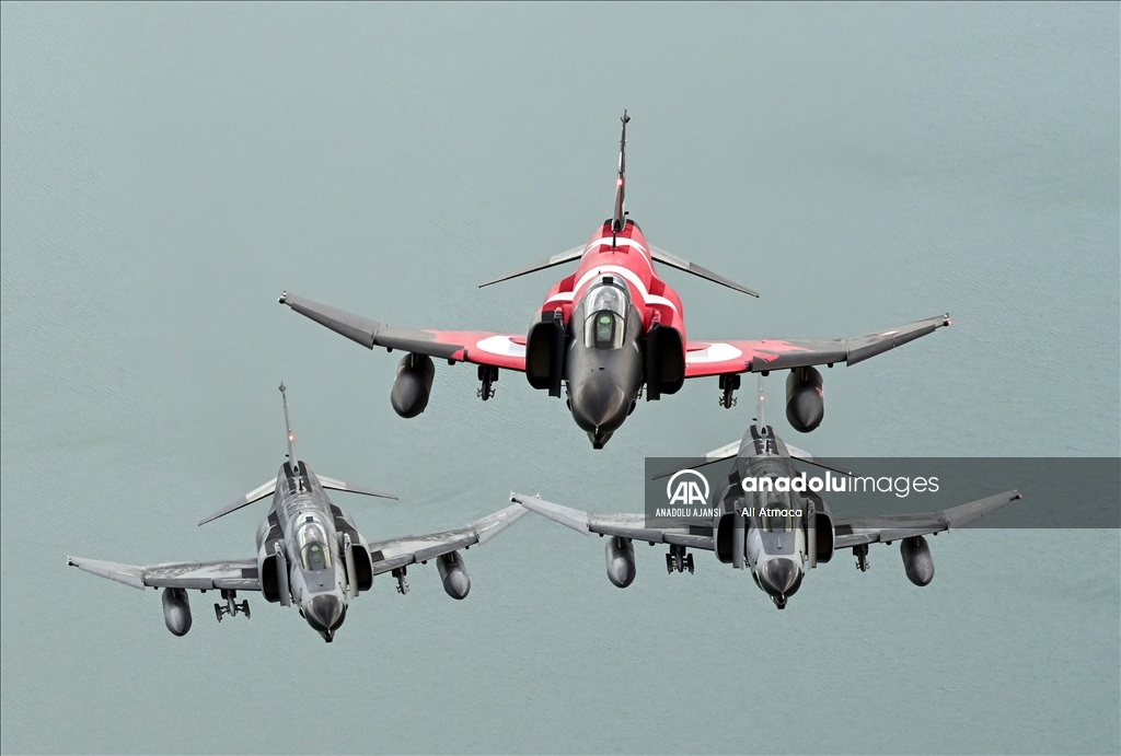 Eskişehir'de F-4E uçaklarından "yer hedeflerine taarruz eğitimi" uçuşu