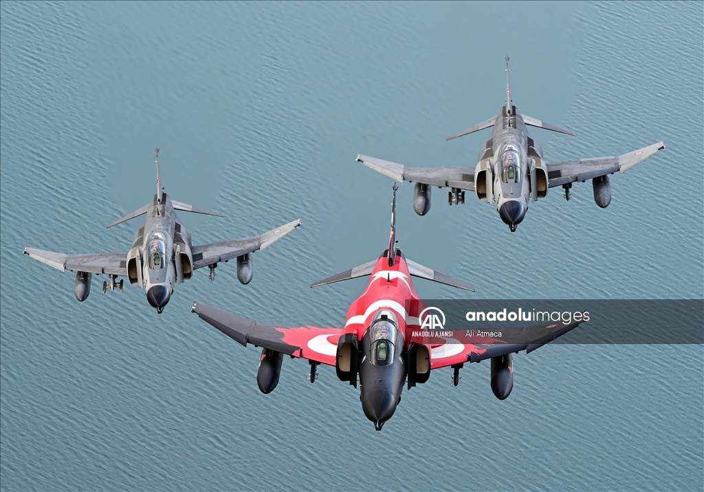 Eskişehir'de F-4E uçaklarından "yer hedeflerine taarruz eğitimi" uçuşu
