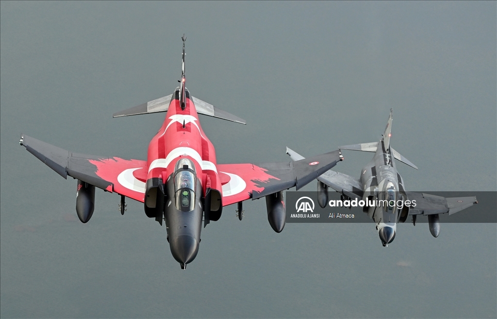 Eskişehir'de F-4E uçaklarından "yer hedeflerine taarruz eğitimi" uçuşu