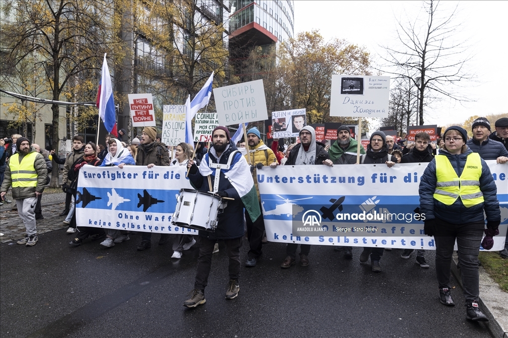 Berlin’de Rusya muhalefetinden savaş karşıtı yürüyüş