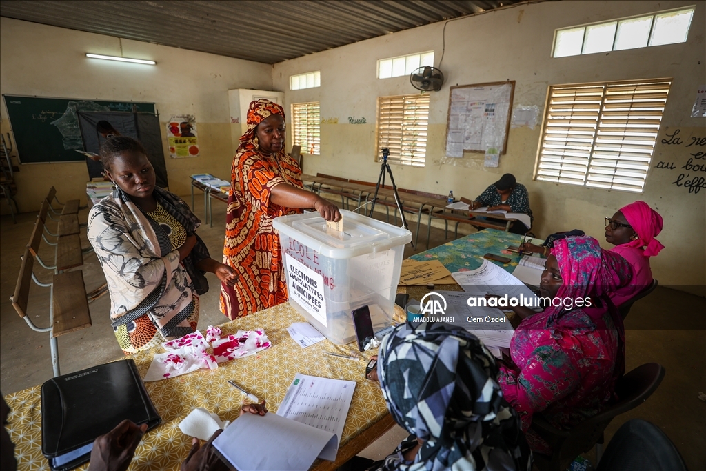 Senegal erken genel seçim için sandık başında