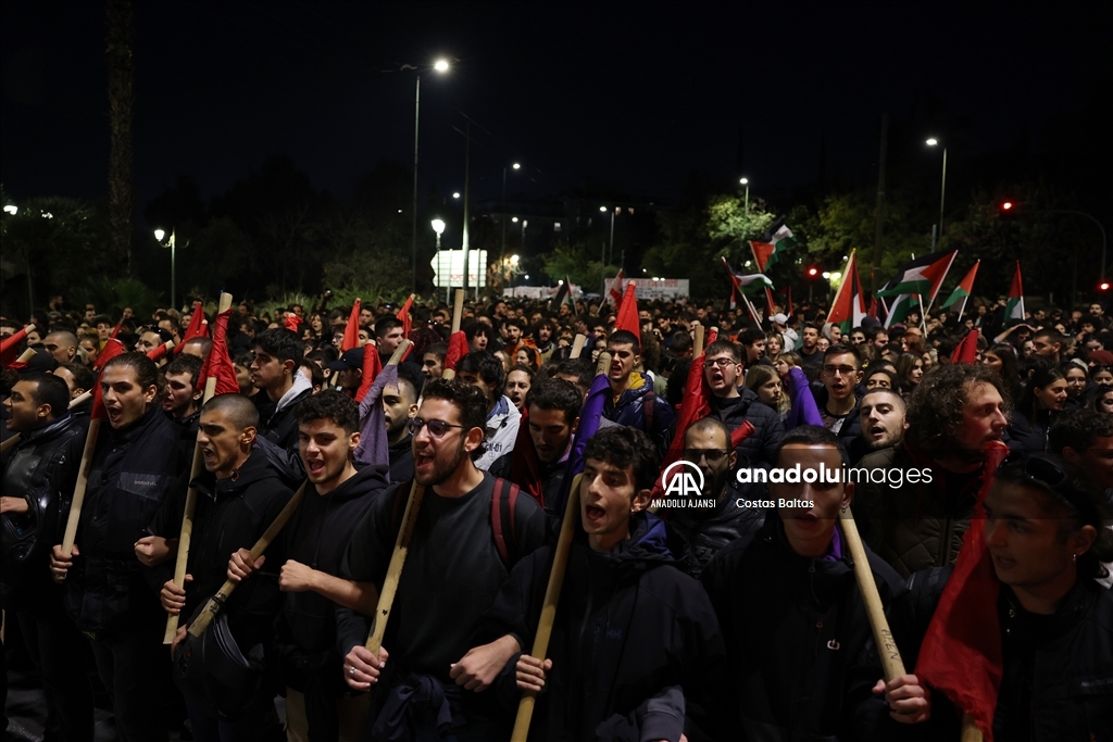 Yunanistan'da 17 Kasım öğrenci ayaklanmasının yıl dönümünde Filistin'e destek mesajı