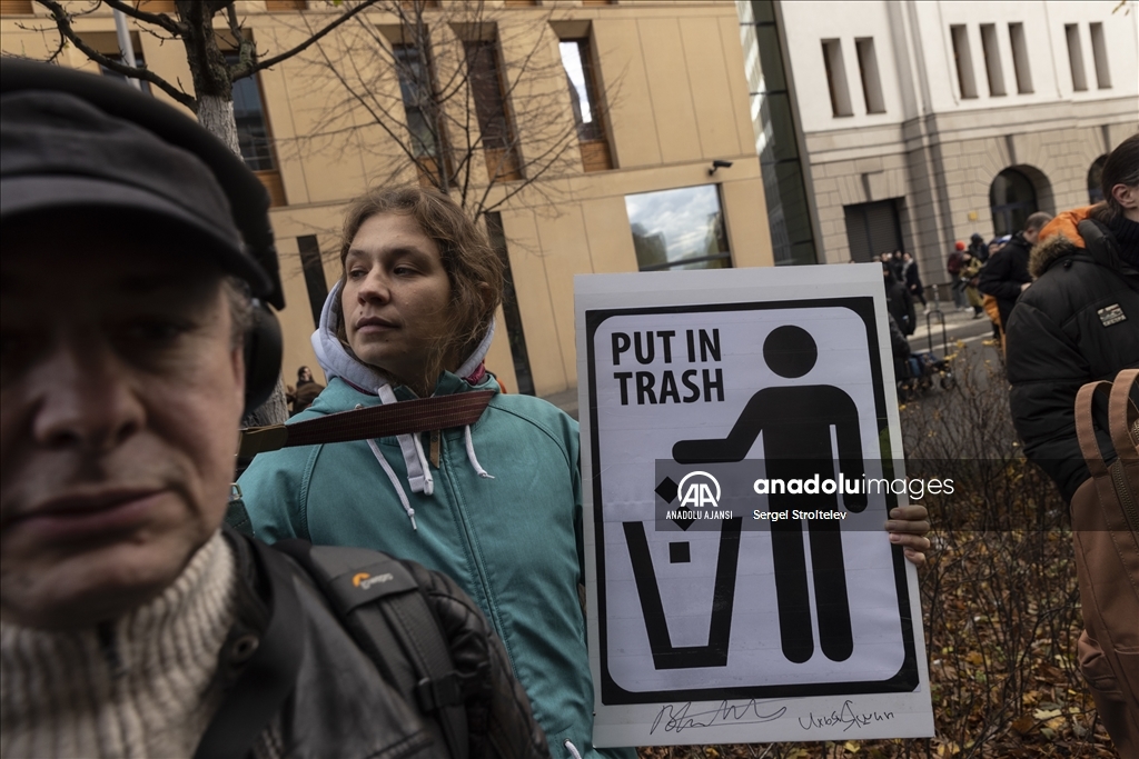 Berlin’de Rusya muhalefetinden savaş karşıtı yürüyüş