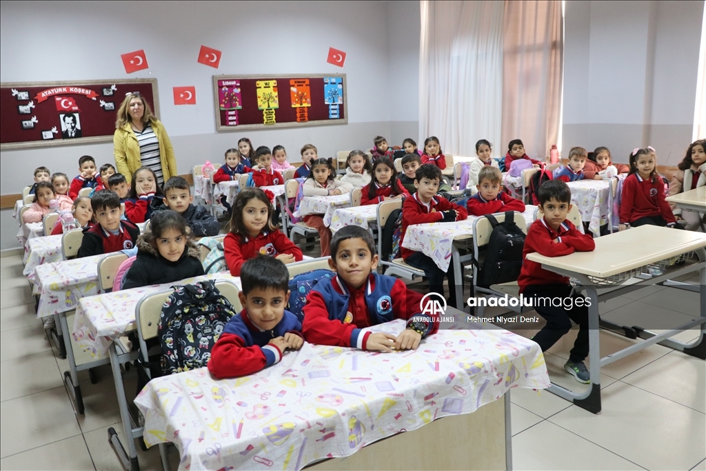 Siirt'te ilk ara tatilin ardından öğrenciler ders başı yaptı