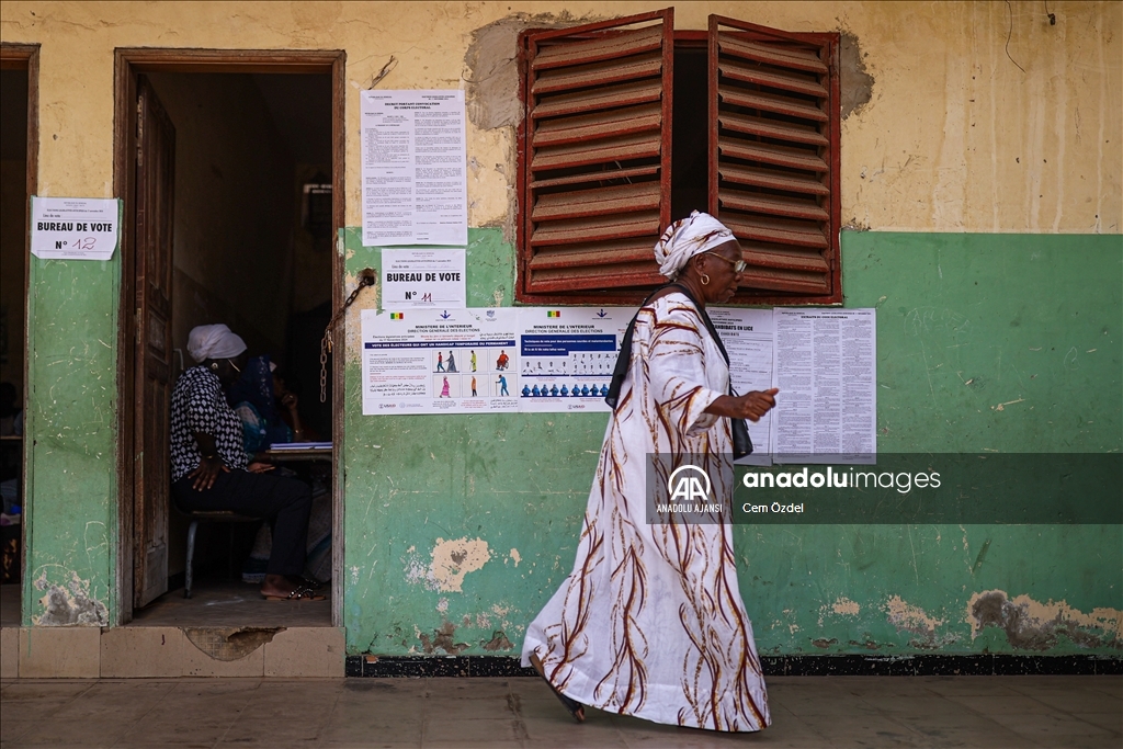 Senegal erken genel seçim için sandık başında