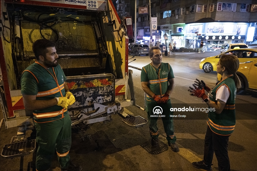 Sokakları yeni güne hazırlıyorlar