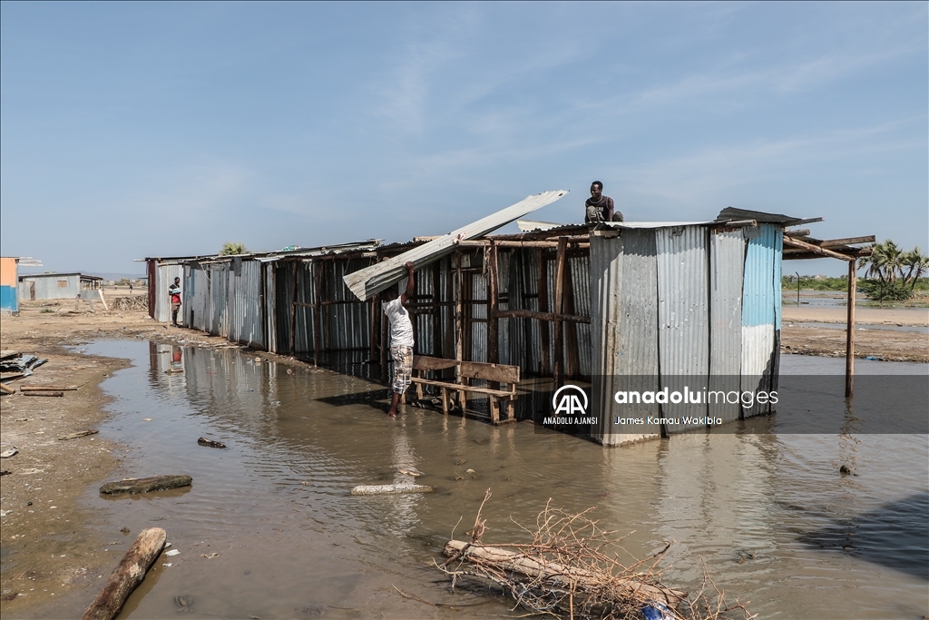 İklim değişikliği dünyanın en büyük çöl gölü Turkana'yı olumsuz etkiledi 