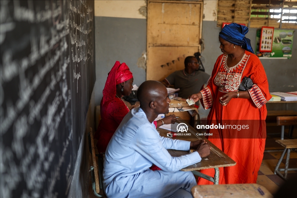 Senegal erken genel seçim için sandık başında