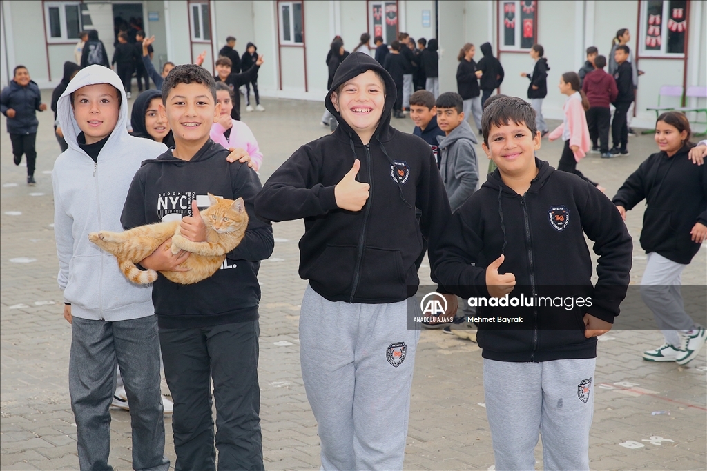 Hatay'da ilk ara tatilin ardından öğrenciler ders başı yaptı