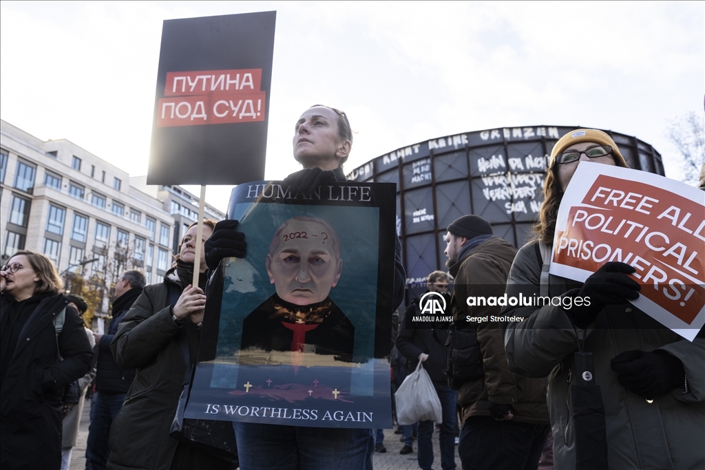 Berlin’de Rusya muhalefetinden savaş karşıtı yürüyüş