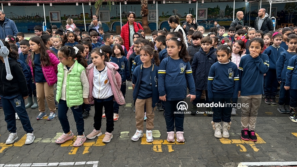 Adana'da ilk ara tatilin ardından öğrenciler ders başı yaptı