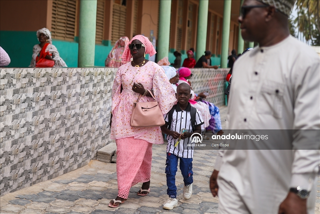 Senegal erken genel seçim için sandık başında