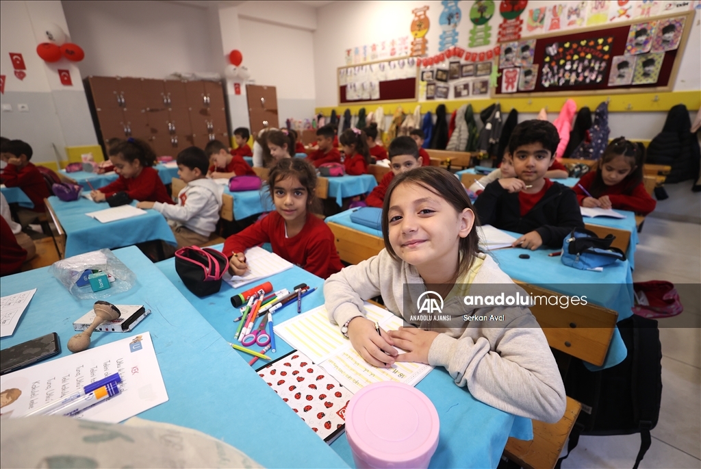 Mersin'de öğrenciler ilk ara tatilin ardından ders başı yaptı