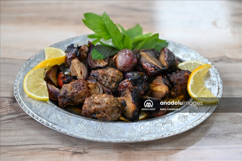Луковый кебаб, традиционный вкус турецкого Газиантепа, особенно востребован в холодное время года