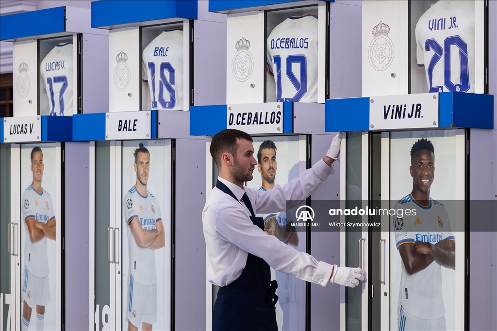 Real Madrid oyuncularının soyunma odası dolapları açık artırmaya çıkarıldı