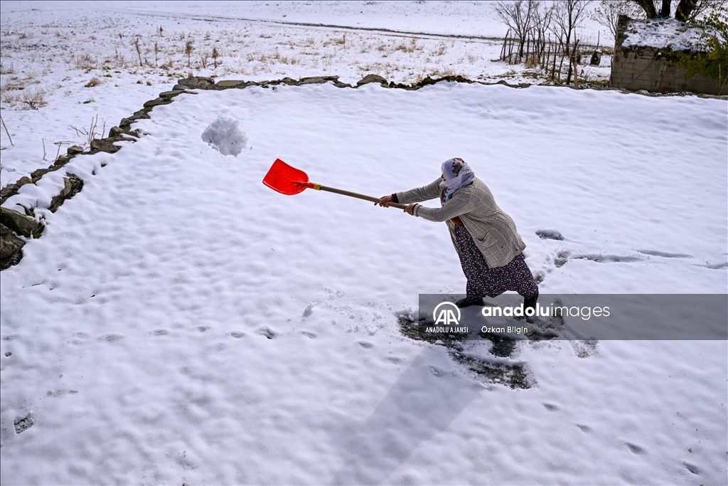 Van'da karın en çok yağdığı ilçelerde kış mesaisi başladı