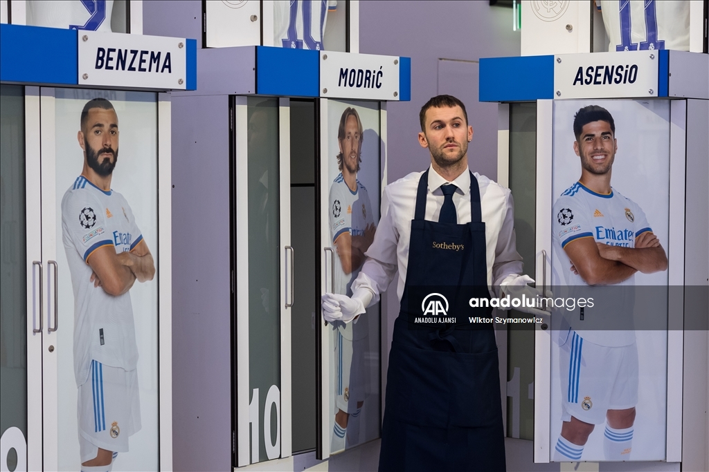 Real Madrid oyuncularının soyunma odası dolapları açık artırmaya çıkarıldı