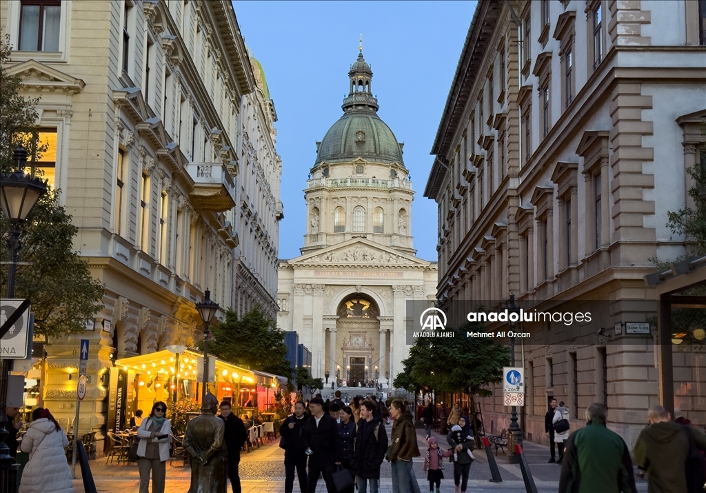 Macaristan'ın başkenti Budapeşte tarihi dokusuyla açık hava müzesi izlenimi sunuyor