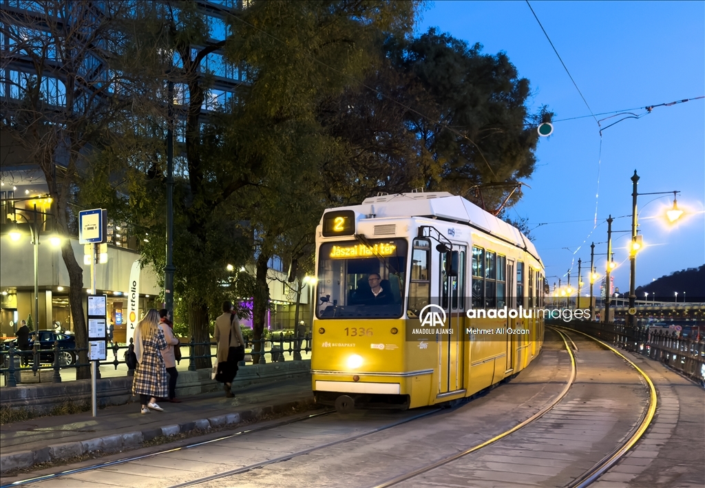 Macaristan'ın başkenti Budapeşte tarihi dokusuyla açık hava müzesi izlenimi sunuyor