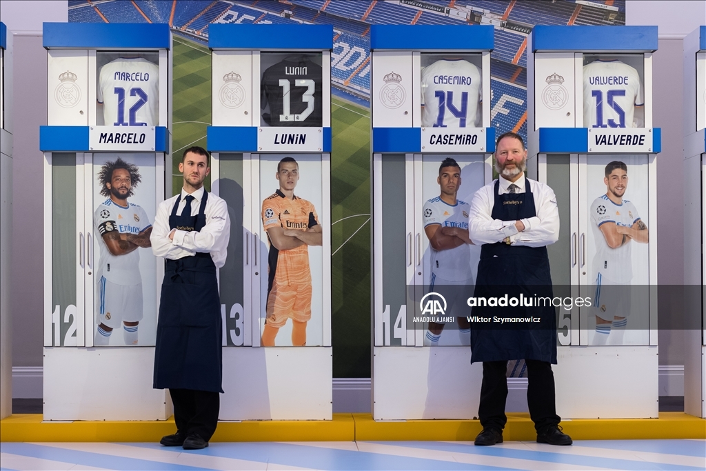 Real Madrid oyuncularının soyunma odası dolapları açık artırmaya çıkarıldı