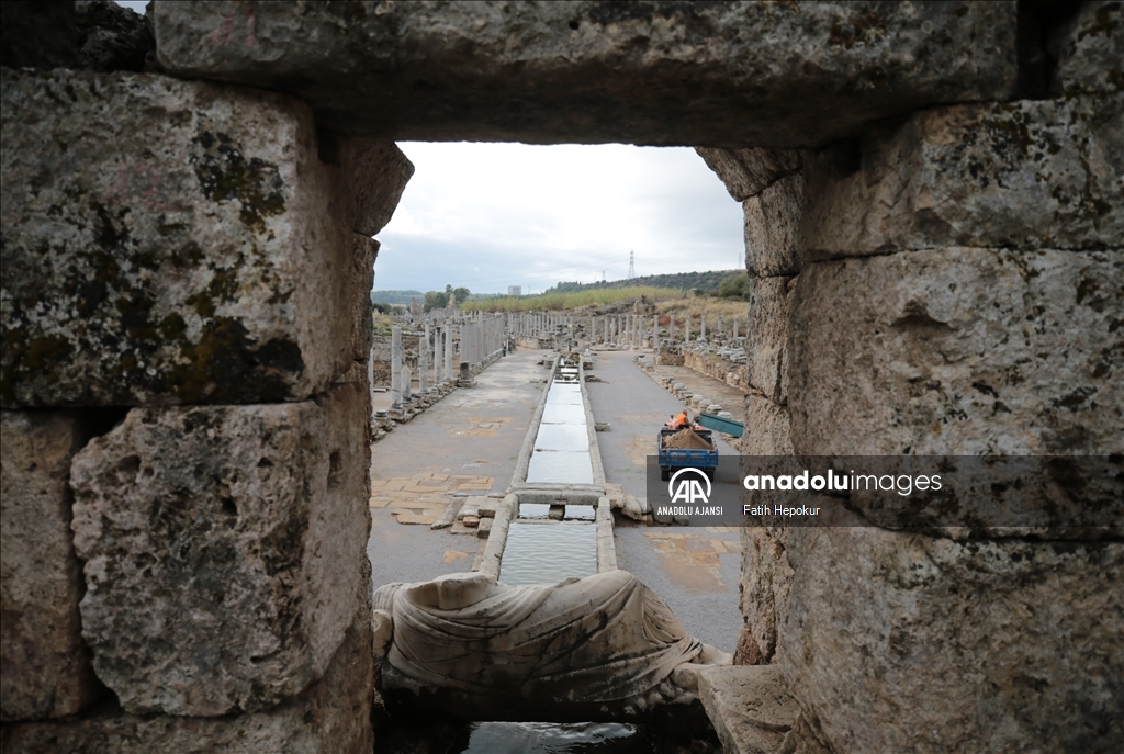 Perge'deki Antik Kestros çeşmesinden 1800 yıl sonra su akmaya başladı