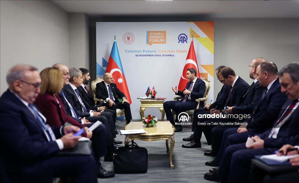 Bakan Bayraktar, İstanbul Energy Forum'da Azerbaycan Enerji Bakanı Şahbazov ile görüştü