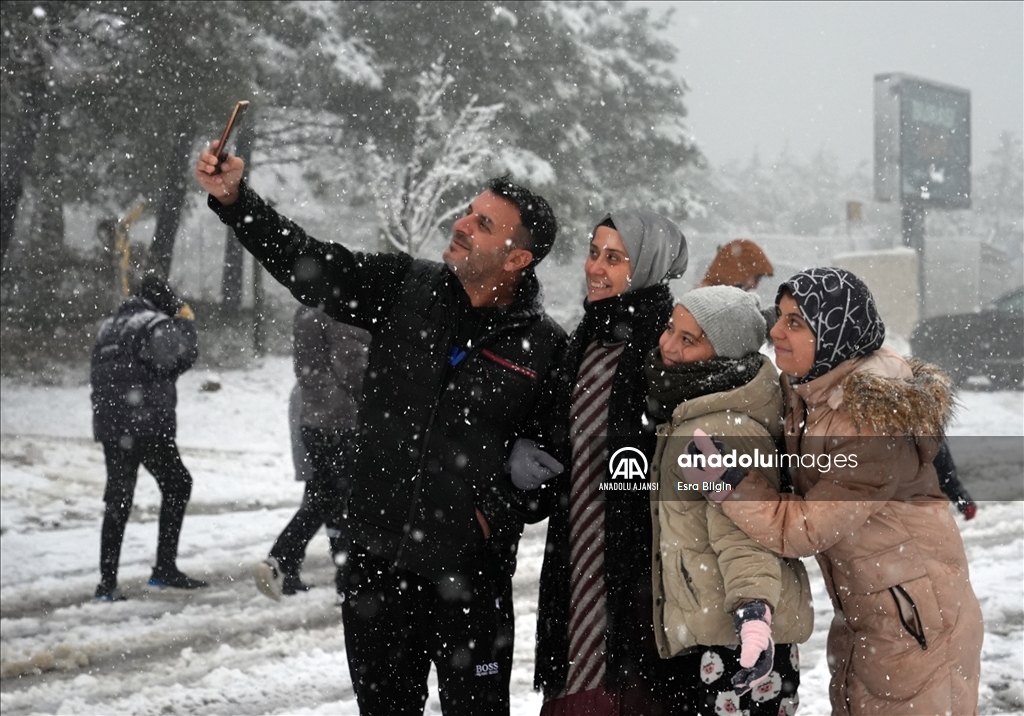 İstanbul'da yüksek kesimlerde kar yağışı başladı