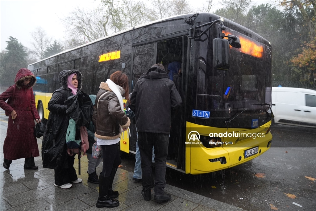 İstanbul'da sağanak ve rüzgar etkili oluyor