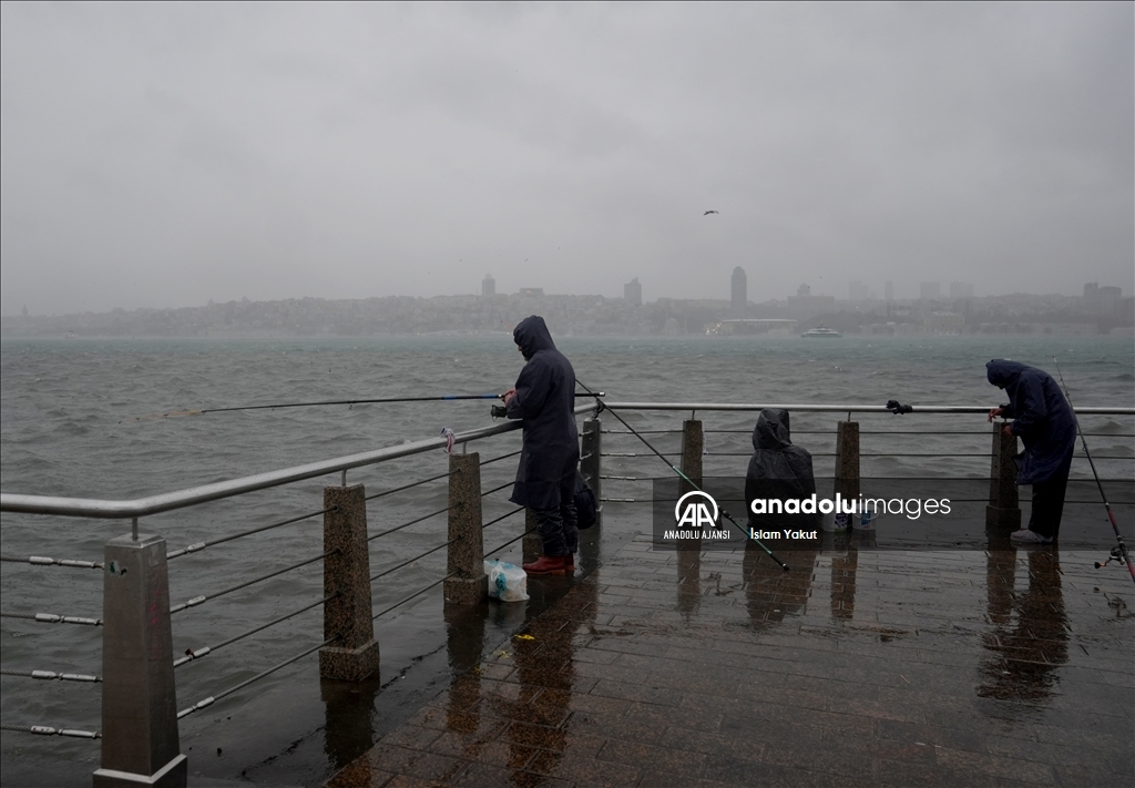 İstanbul'da sağanak ve rüzgar etkili oluyor