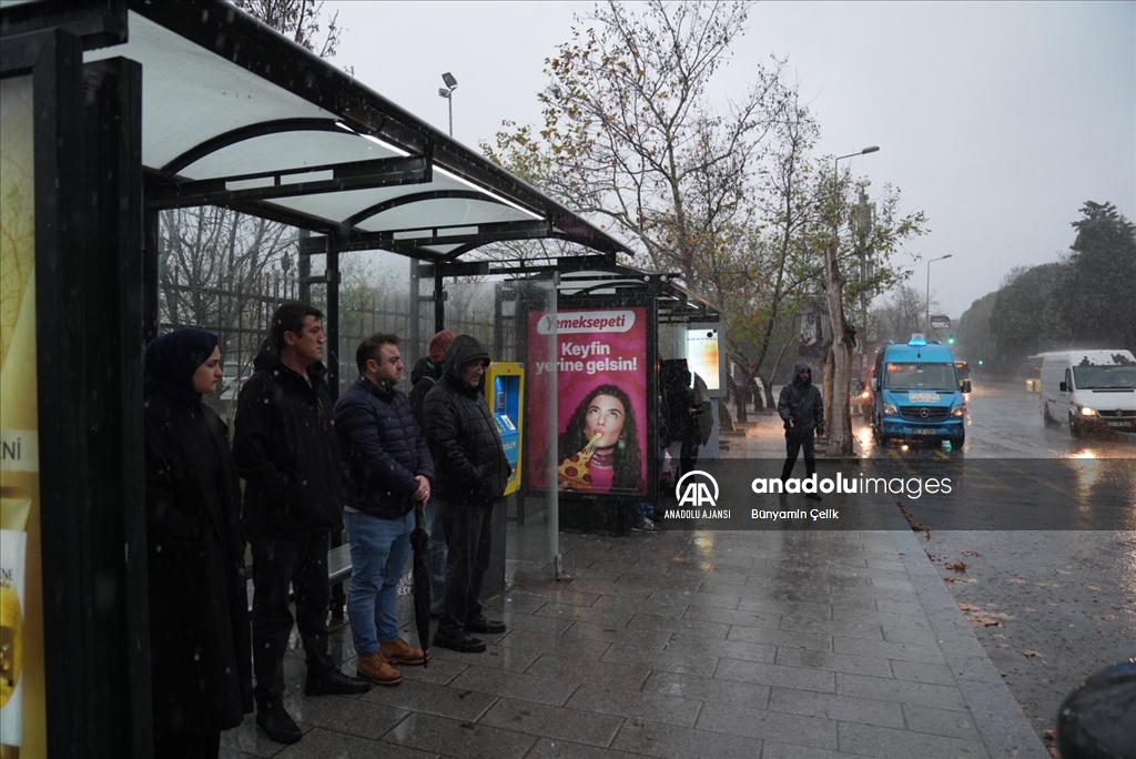 İstanbul'da sağanak ve rüzgar etkili oluyor