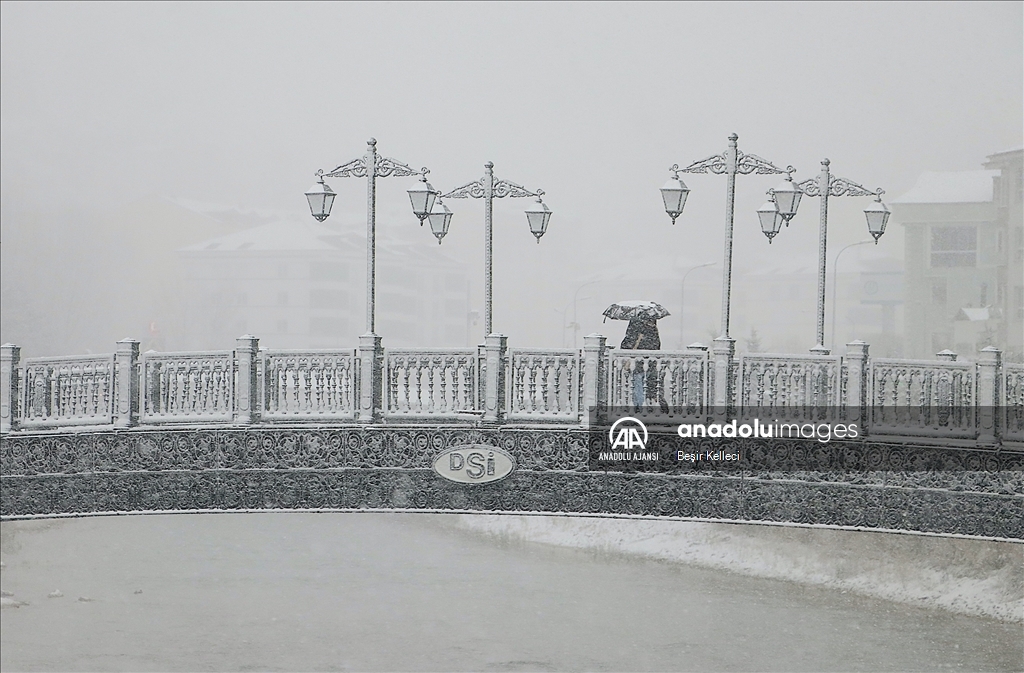 Bayburt'ta kar yağışı etkili oldu