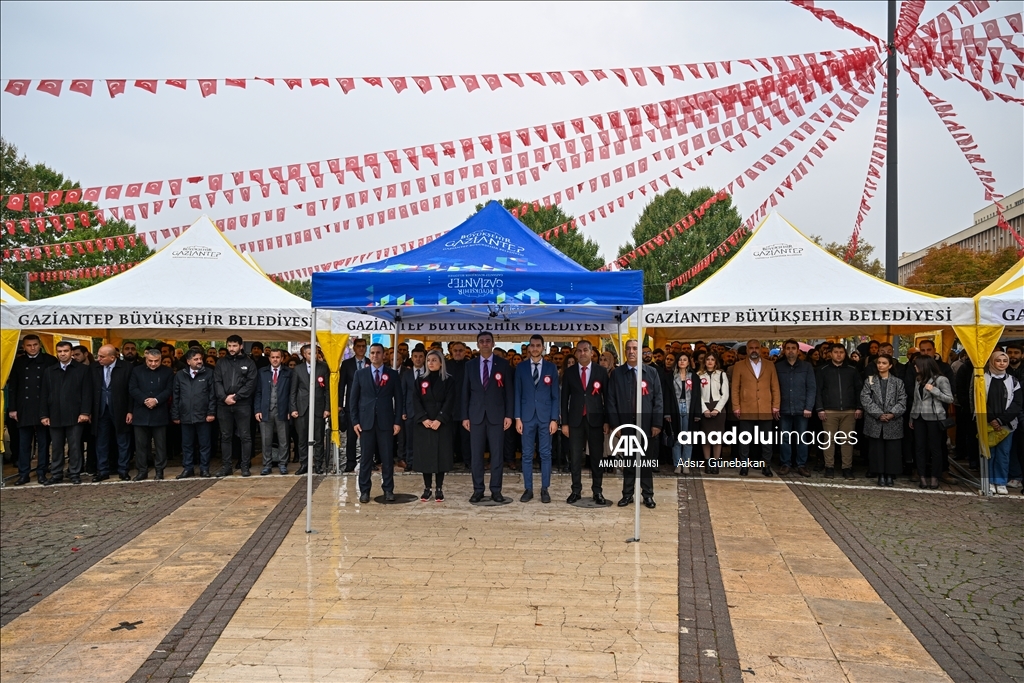 Gaziantep'te Öğretmenler Günü dolayısıyla tören düzenlendi