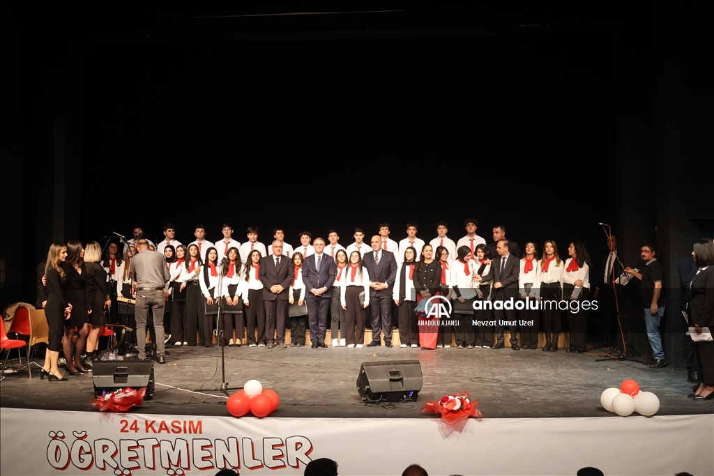 Van'da "24 Kasım Öğretmenler Günü" kutlandı