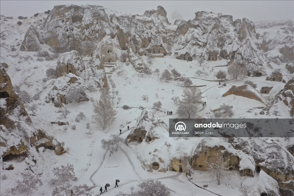 Kapadokya'da turistler karın keyfini yaşadı