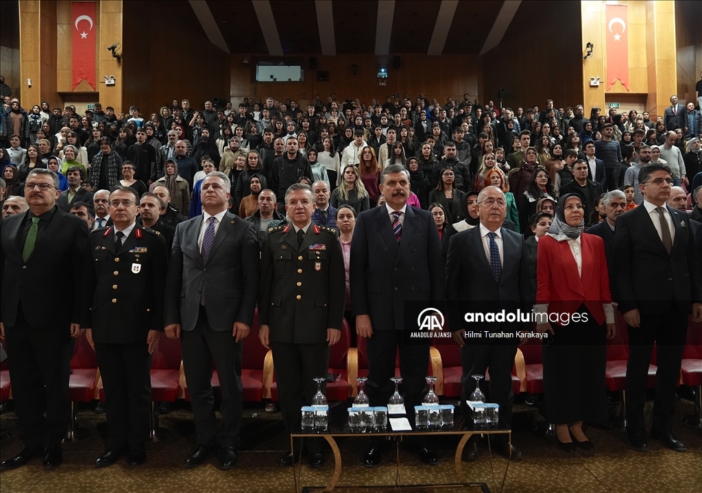 Erzurum'da Öğretmenler Günü kutlandı