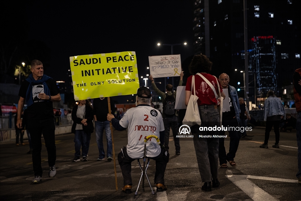 Gazze’de ateşkes ve saldırıların durması için Tel Aviv’de gösteri düzenlendi