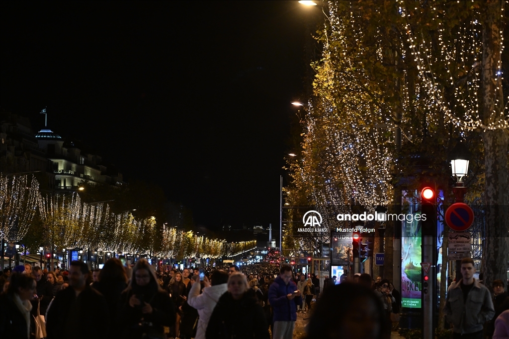 Paris'te Noel hazırlıkları