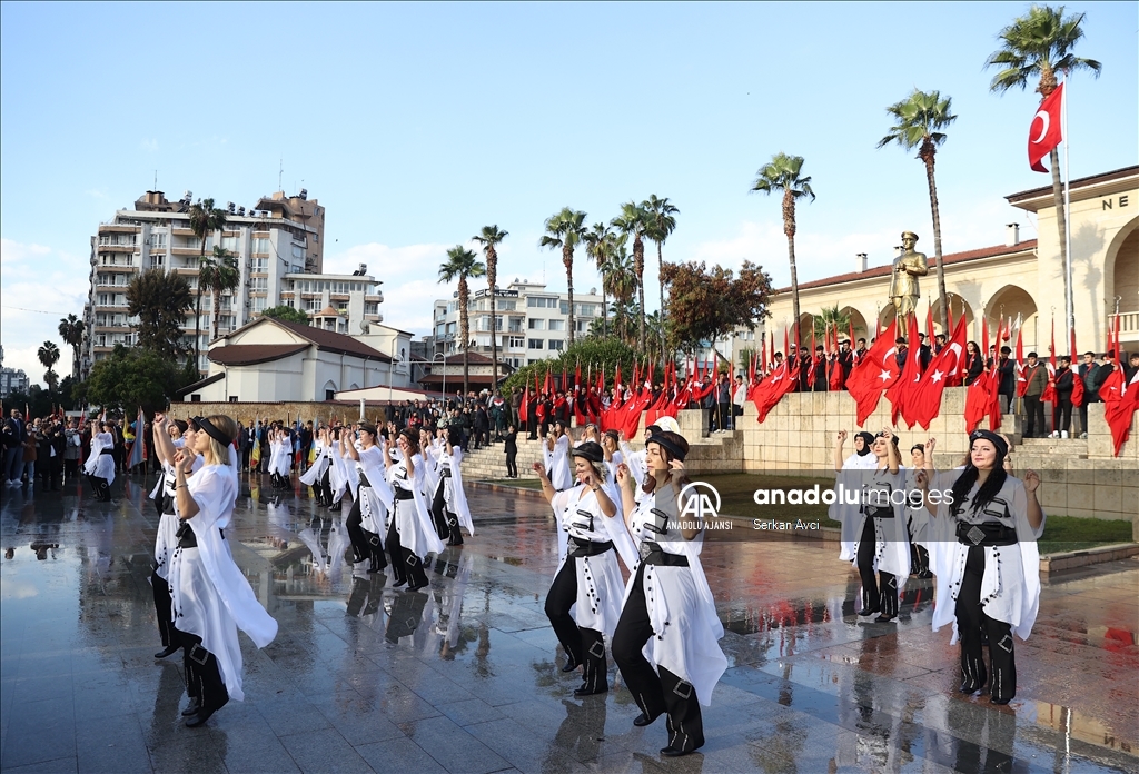 Mersin'de Öğretmenler Günü kutlandı