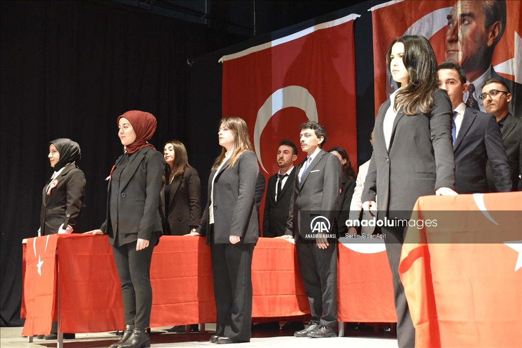 Bitlis'te "24 Kasım Öğretmenler Günü" kutlandı