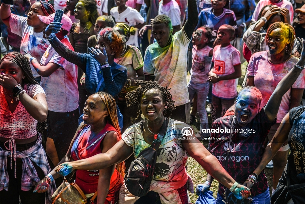 Kenya'da "Renk Festivali" düzenlendi