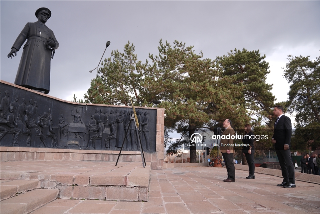 Erzurum'da Öğretmenler Günü kutlandı