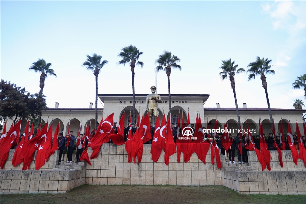 Mersin'de Öğretmenler Günü kutlandı