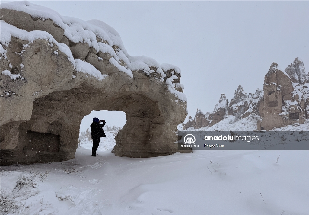 Kapadokya'da turistler karın keyfini yaşadı