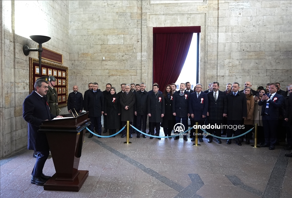 Milli Eğitim Bakanı Tekin, tüm illerden gelen öğretmenlerle Anıtkabir'i ziyaret etti