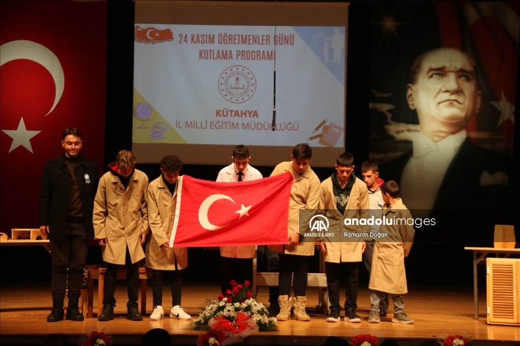 Kütahya'da 24 Kasım Öğretmenler Günü törenlerle kutlandı
